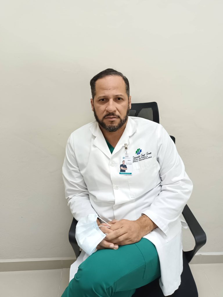 Dr. Eduardo Cruz